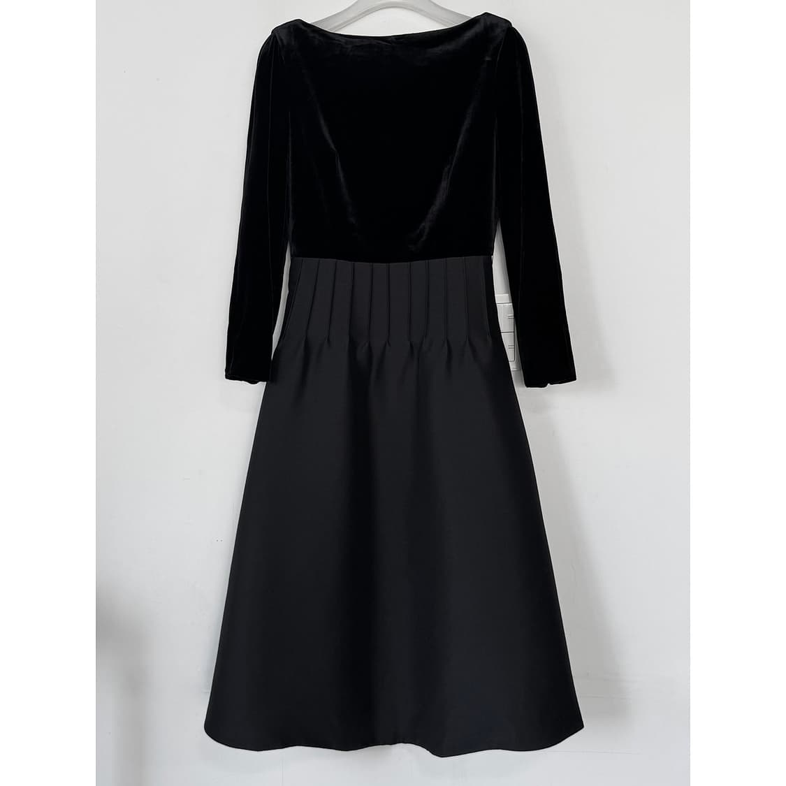 미샤 벨벳 플레어 원피스 상품이미지3