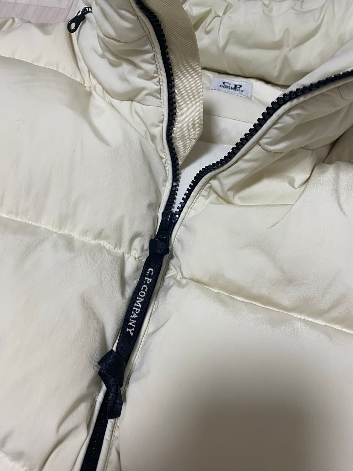 cp컴퍼니 패딩 상품이미지3