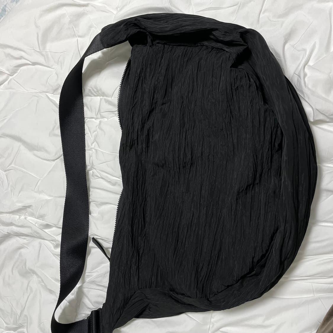 COS 코스 스모크드 크로스바디 백 블랙 상품이미지3