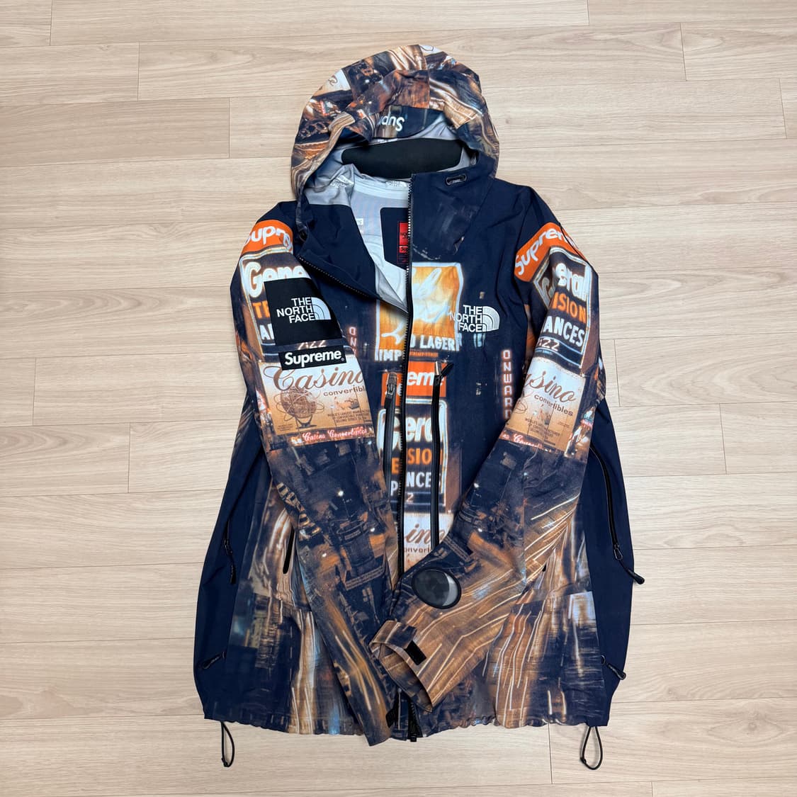 [L] 슈프림x노스페이스 타임스퀘어 테이프드 심 쉘 자켓 상품이미지1
