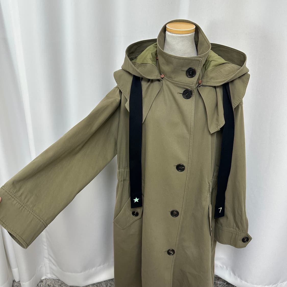   럭키슈에뜨 여자 간절기 후드롱자켓 카키 36 (실측124) 상품이미지2