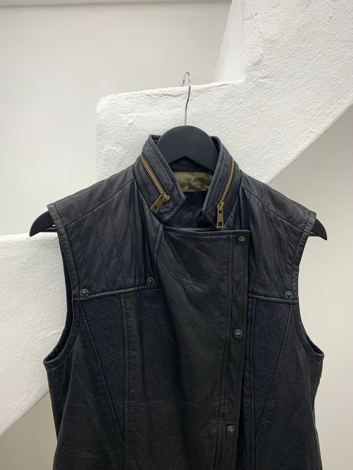 Lambskin leather asymmetrical vest  상품이미지7