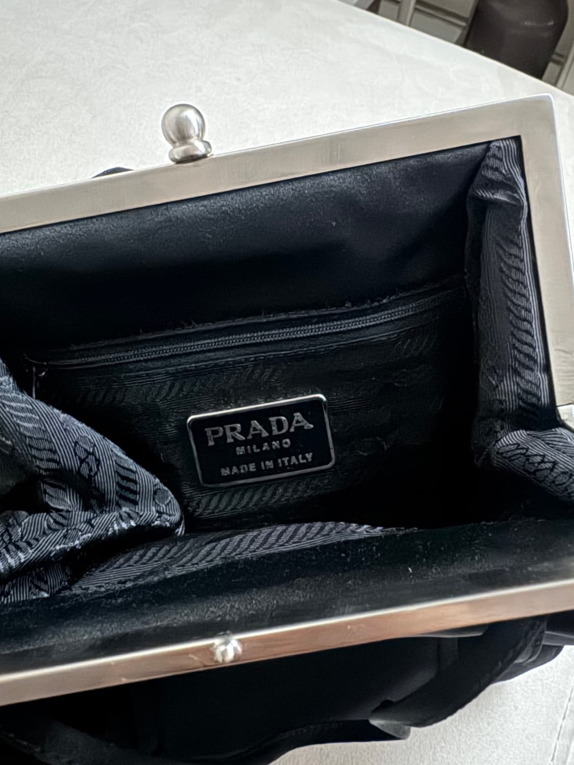 프라다 새틴 빈티지 미니백 블랙 상품이미지3