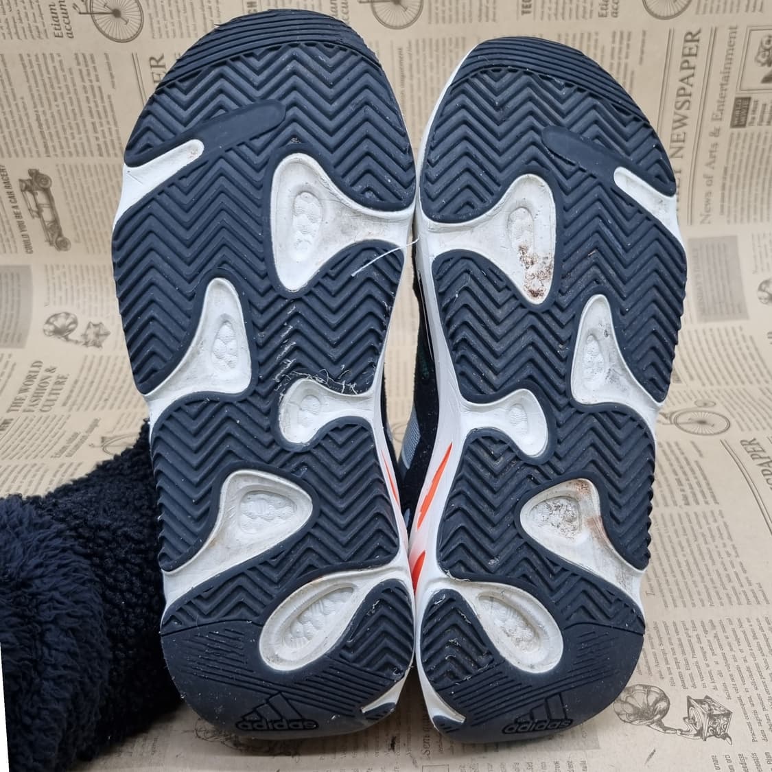 아디다스 이지부스트 700 운동화 280 상품이미지3