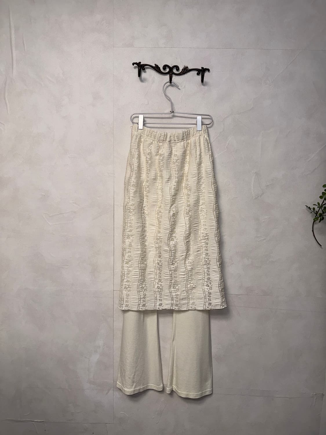 Ivory floral lace bootscut skirt pants 상품이미지4