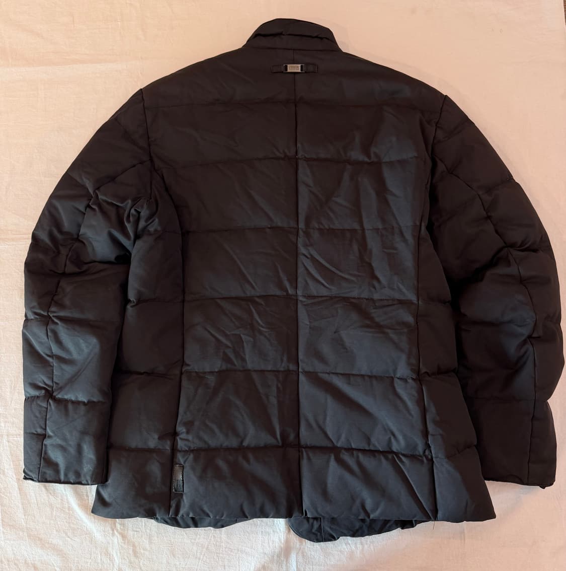 아르마니 꼴레지오니 사선 지퍼 구스다운 패딩 상품이미지4