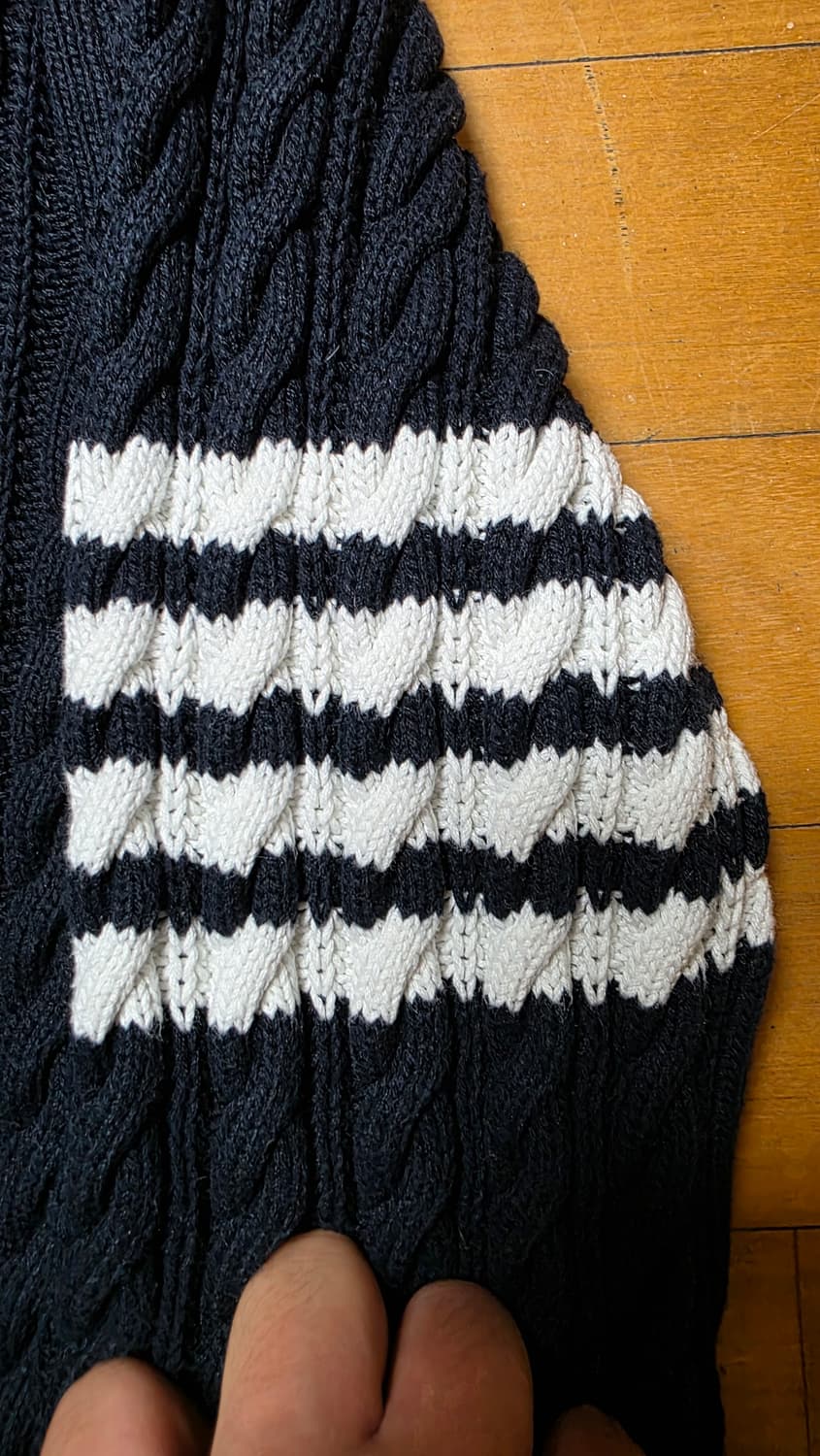 [3,새상품급]톰브라운 케이블 니트 네이비 상품이미지2