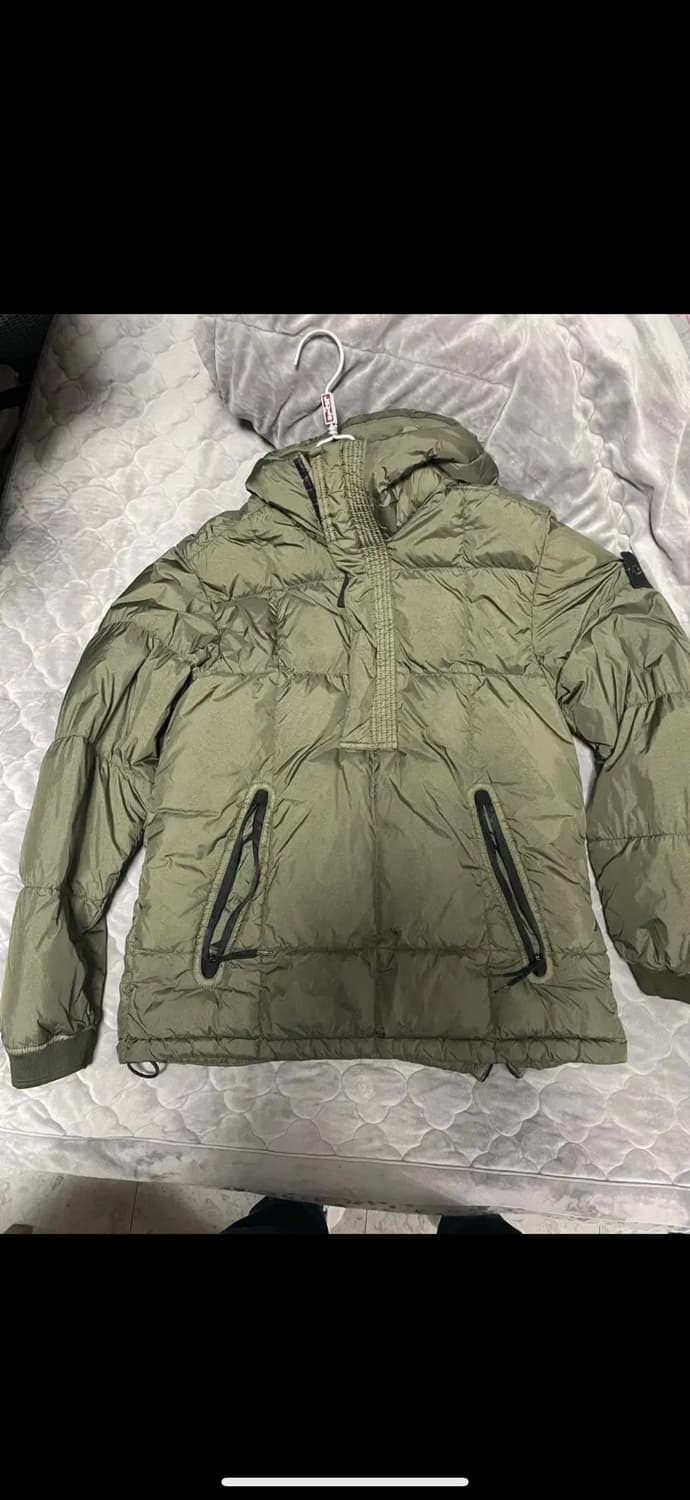 스톤아일랜드 와펜 크링클랩스 나일온 필드 아노락 패딩 올리브 상품이미지1