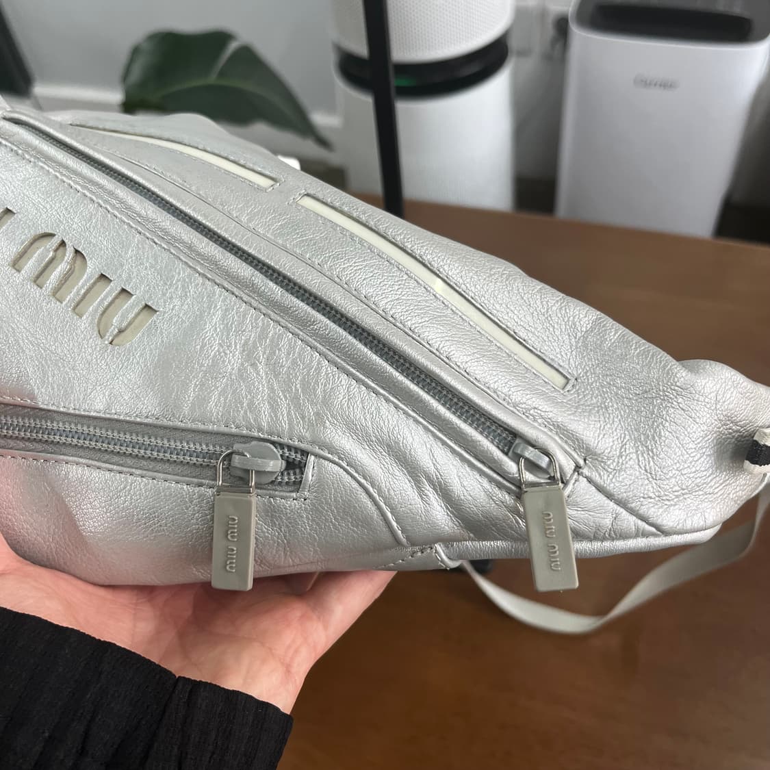 미우미우 실버 힙색 상품이미지5