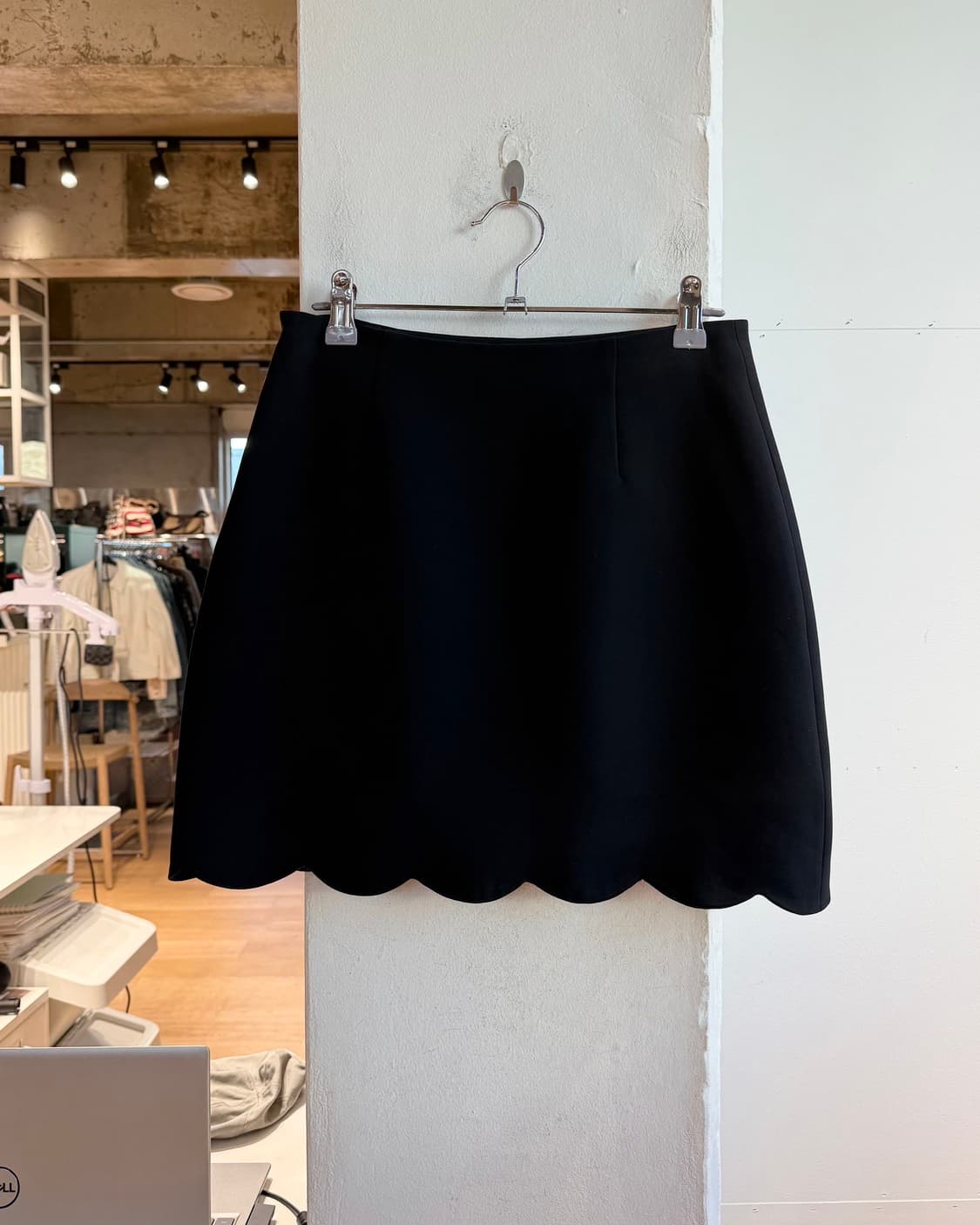 미우미우 블랙 스캘럽 미니스커트  상품이미지5