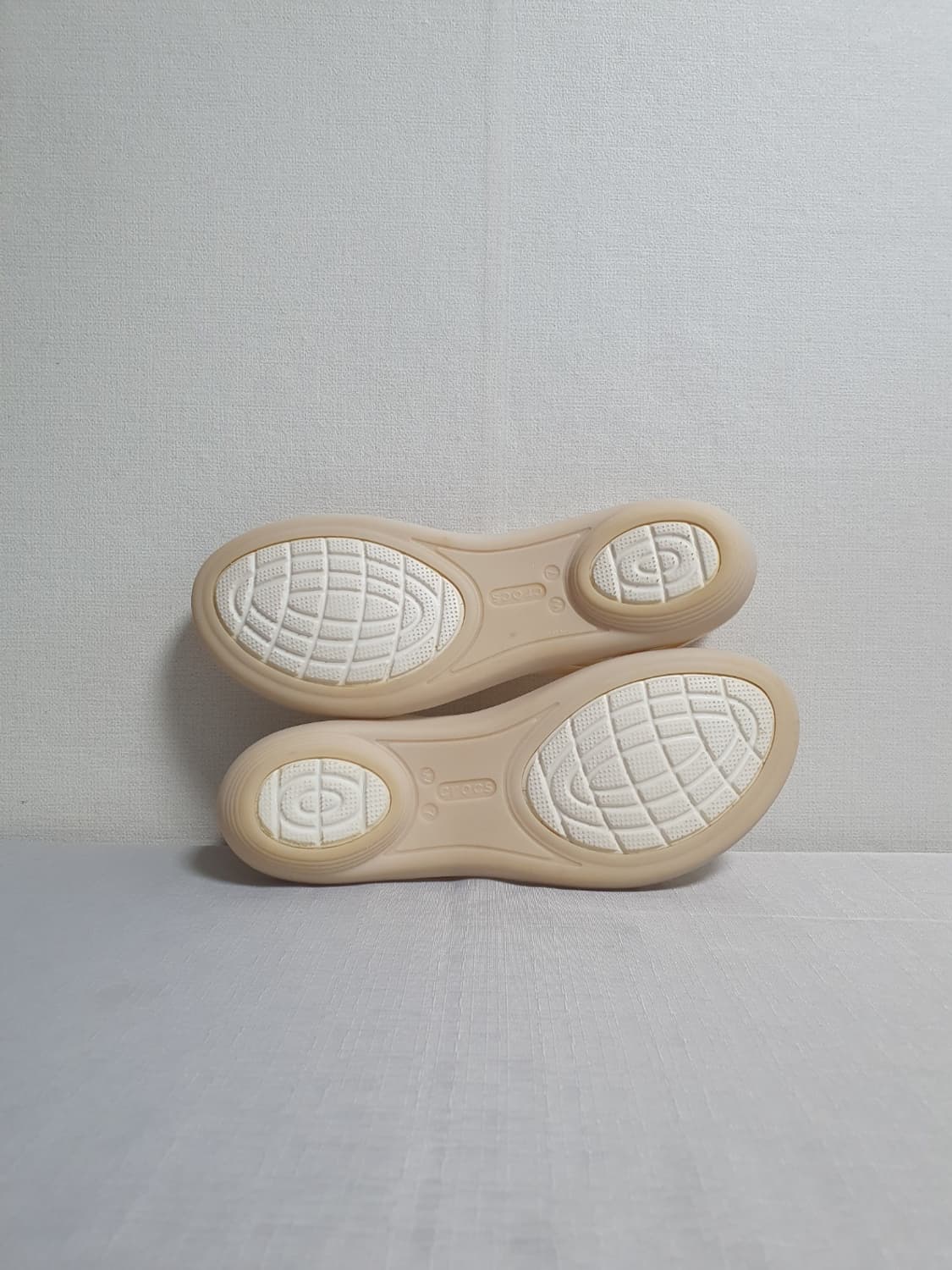 240mm 크록스 이자벨라 컷 스트래피 아이보리 샌들 상품이미지6