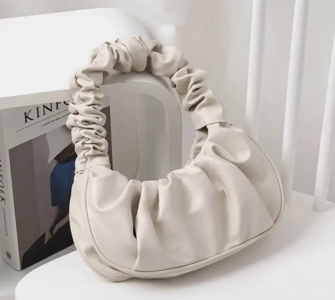 에이블리 소프트 셔링 만두 숄더백 퍼프백 아이보리 상품이미지1