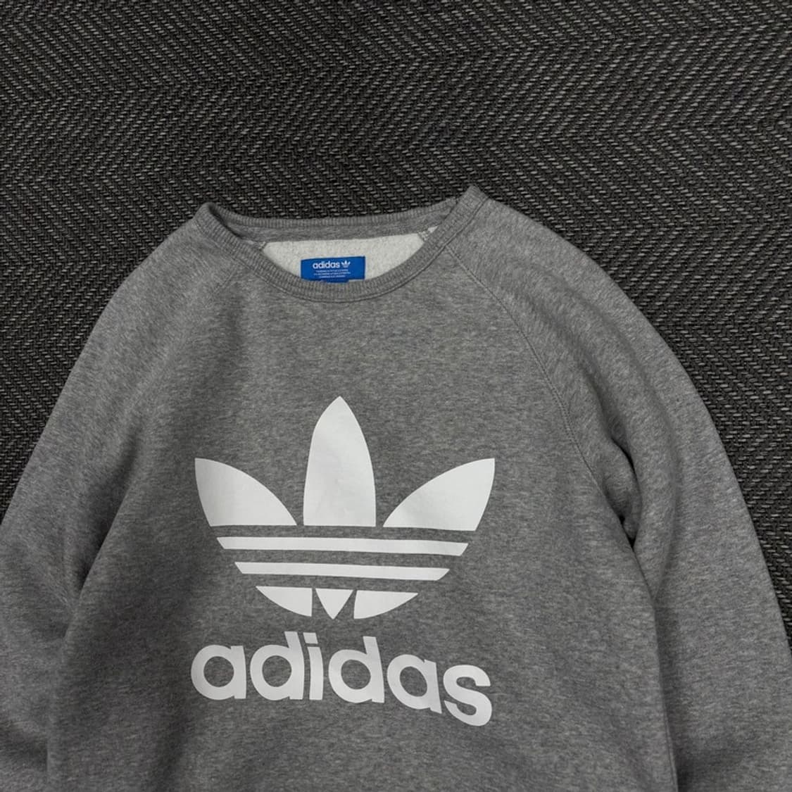 아디다스 빅로고 맨투맨 v0273 상품이미지3