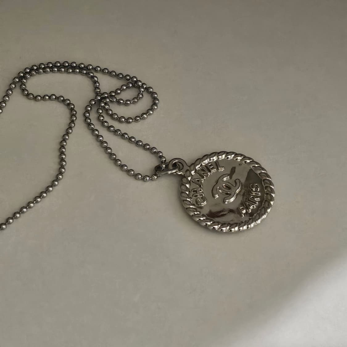 샤넬 넘버5코인 써지컬 목걸이 상품이미지2