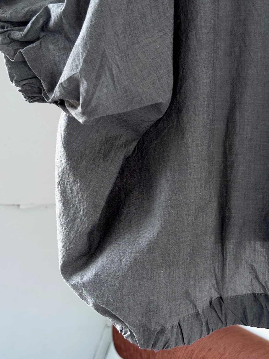Shirried wide sleeve panel design shirt  상품이미지6