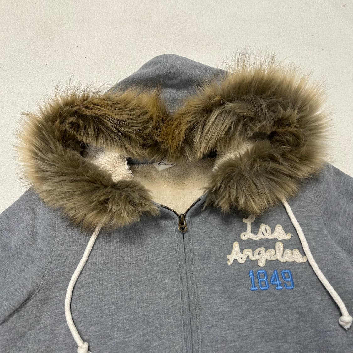 후아유 울프죠 후드집업 상품이미지2