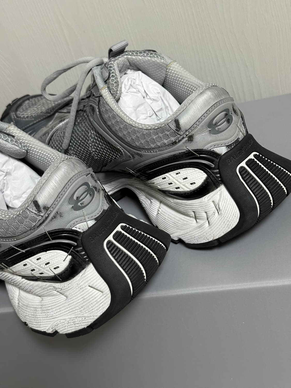 [42] 발렌시아가 스테이플러 스니커즈 그레이 상품이미지5