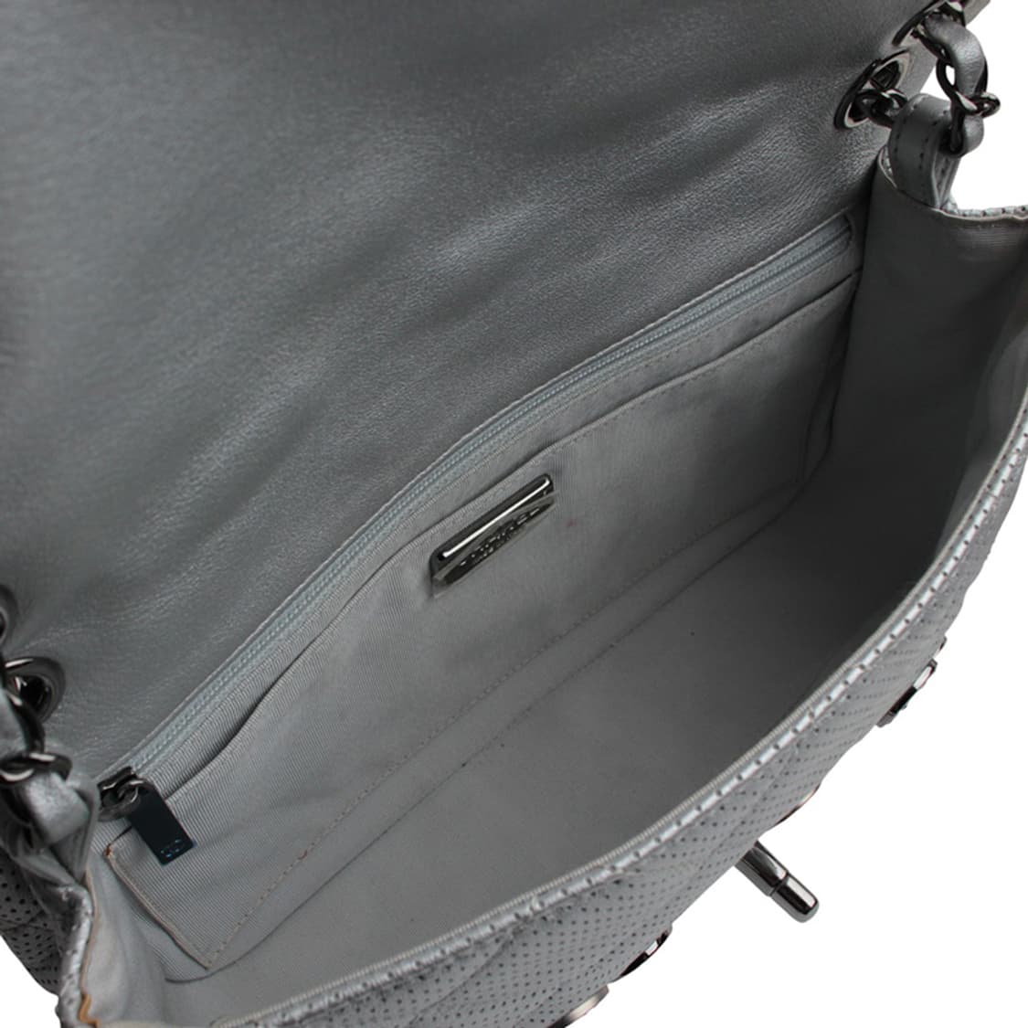 샤넬 메탈릭 실버 퍼포 참장식 은장 숄더백 (20번대) 상품이미지5