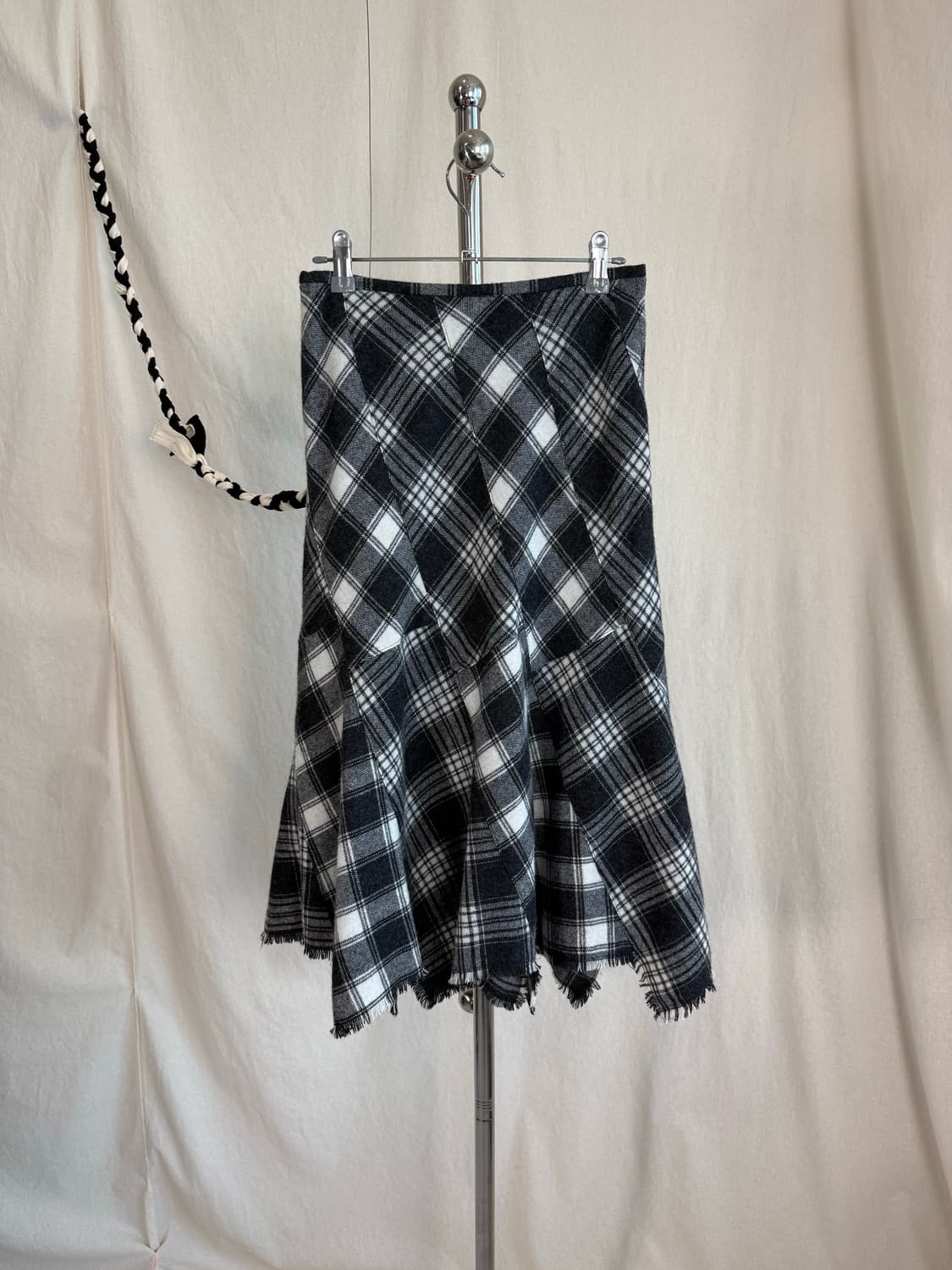 Checkered Skirt 체크패턴 비대칭 프린지 스커트 상품이미지1