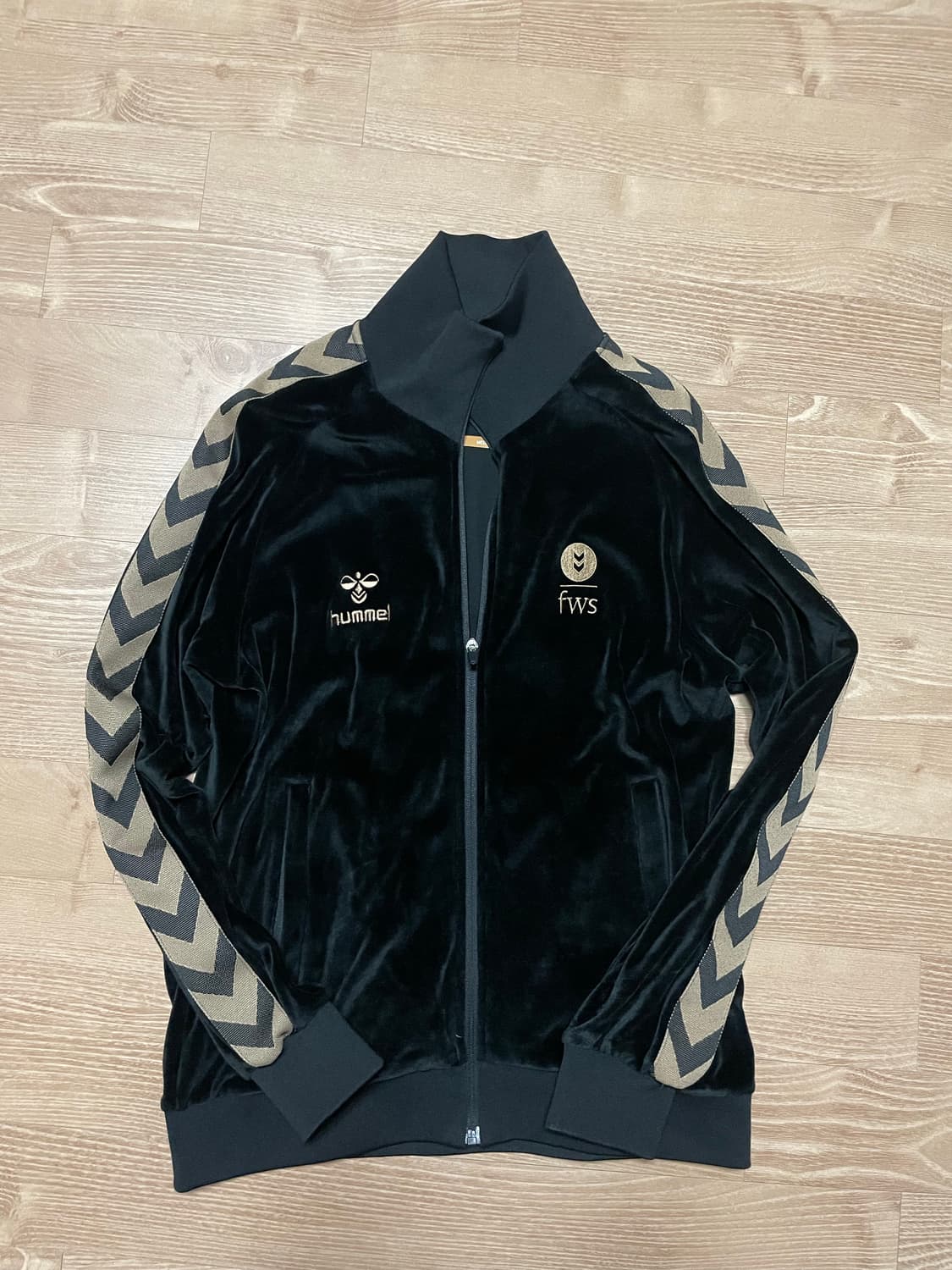 프리즘웍스 x 험멜 벨벳 트랙자켓 상품이미지1