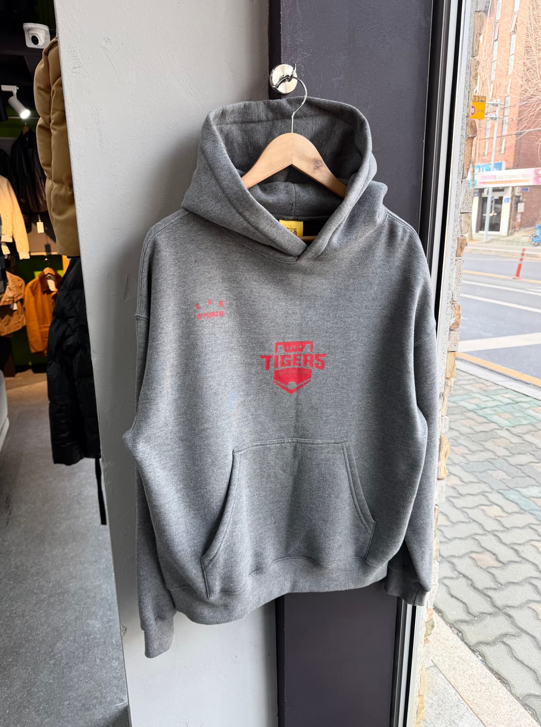 L/ 아이앱스튜디오x기아타이거즈 후드티 상품이미지2