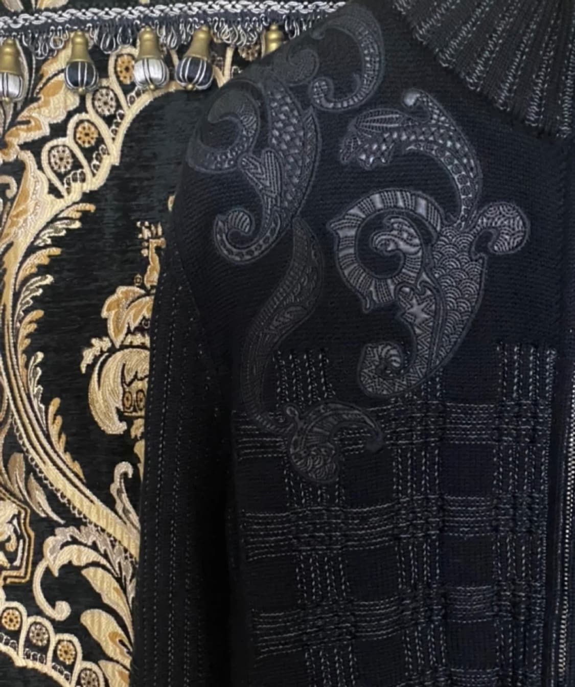 [정품] 베르사체 자카드 레더 니트 집업 블랙 M
 상품이미지2