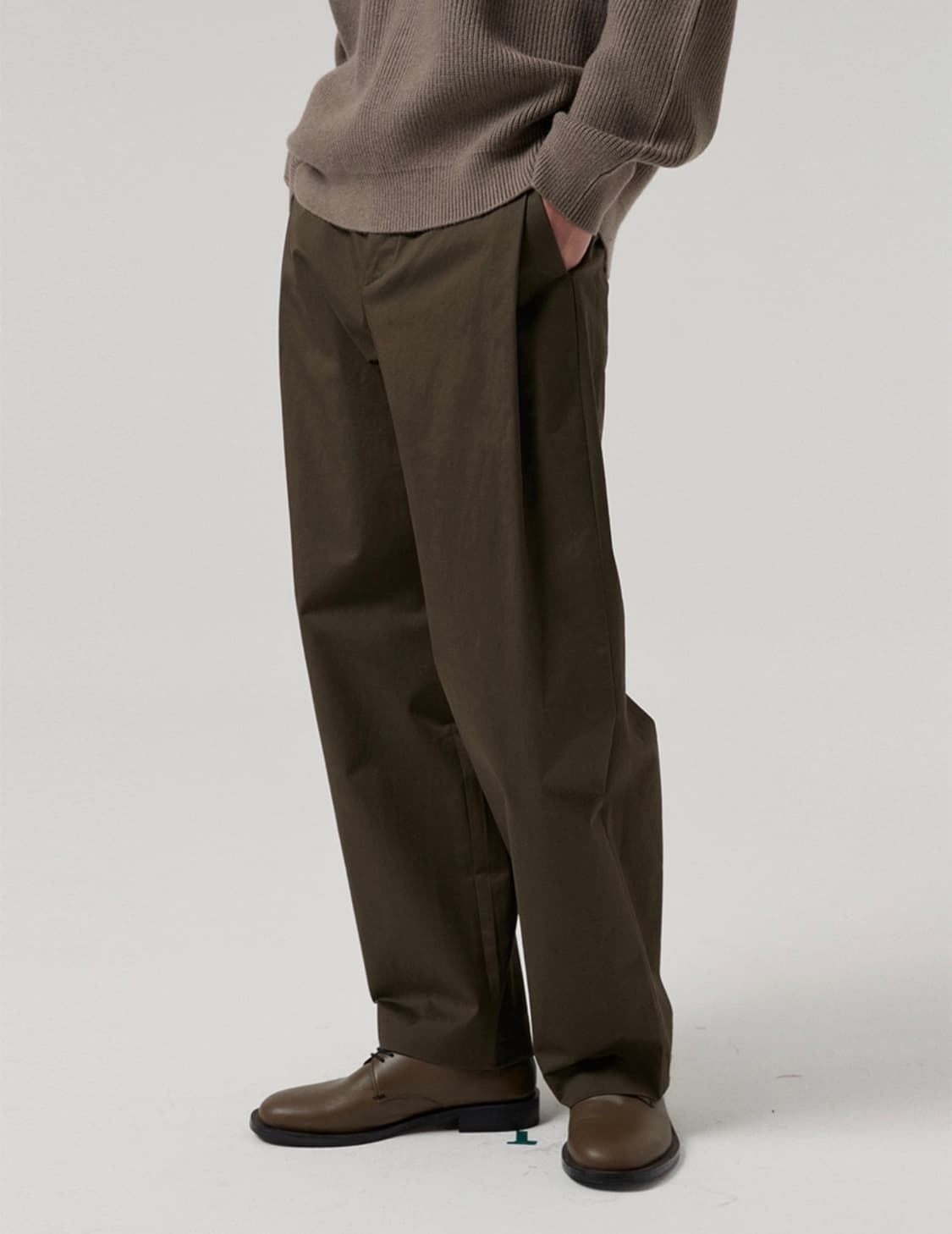 새상품(3)르마드 세미와이드 뒷밴딩 원턱 코튼팬츠 카키 상품이미지5