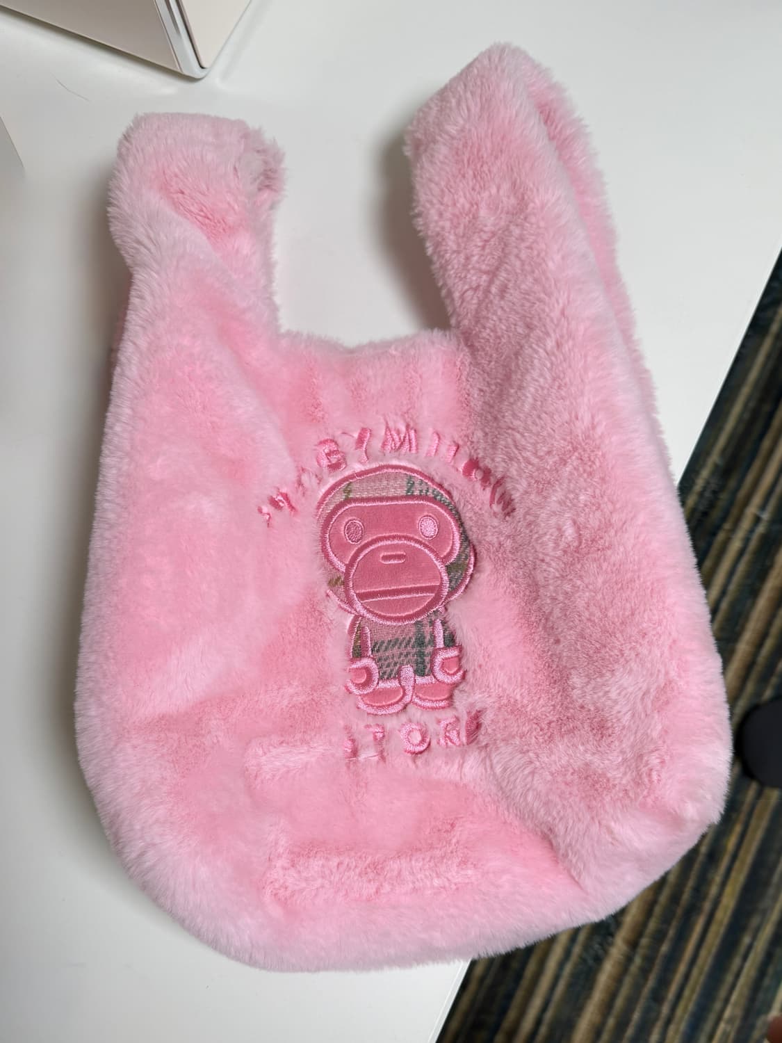 베이프 정품 베이비 마일로 퍼 토트백 상품이미지1