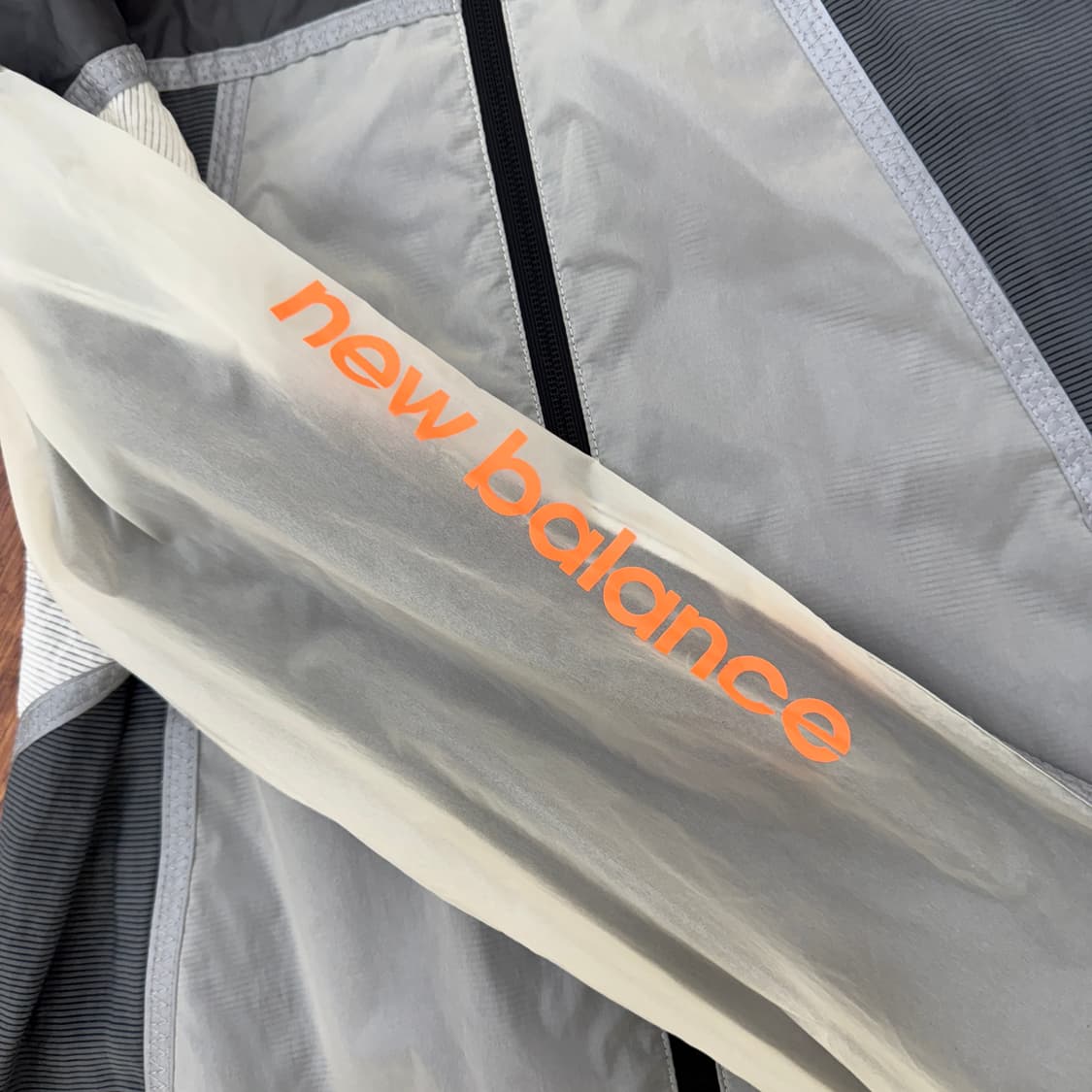 여성용 S 뉴발란스 경량 바람막이 자켓  상품이미지5