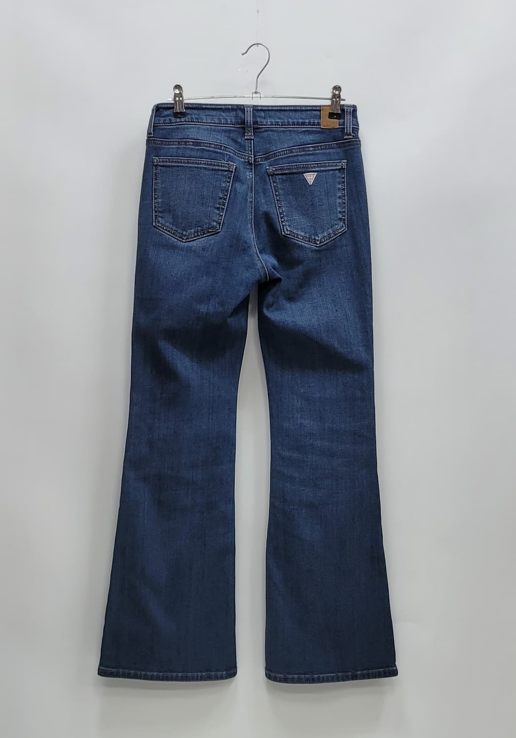 GUESS 23FW 부츠컷 데님 청바지 / 여 64 (26) 중청 스판 상품이미지2