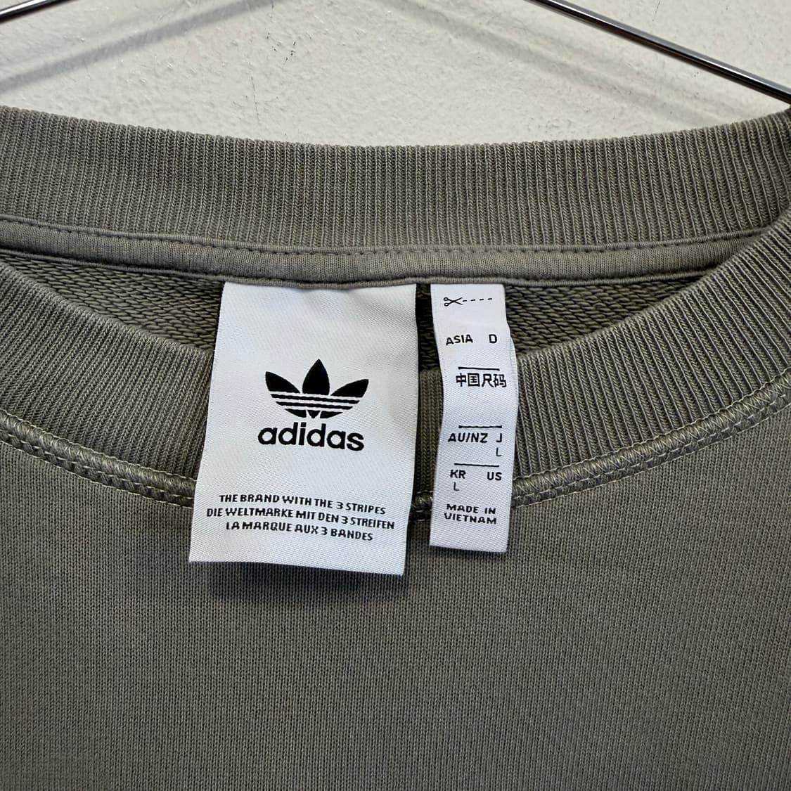 아디다스 크롭 오버핏 맨투맨 상품이미지3