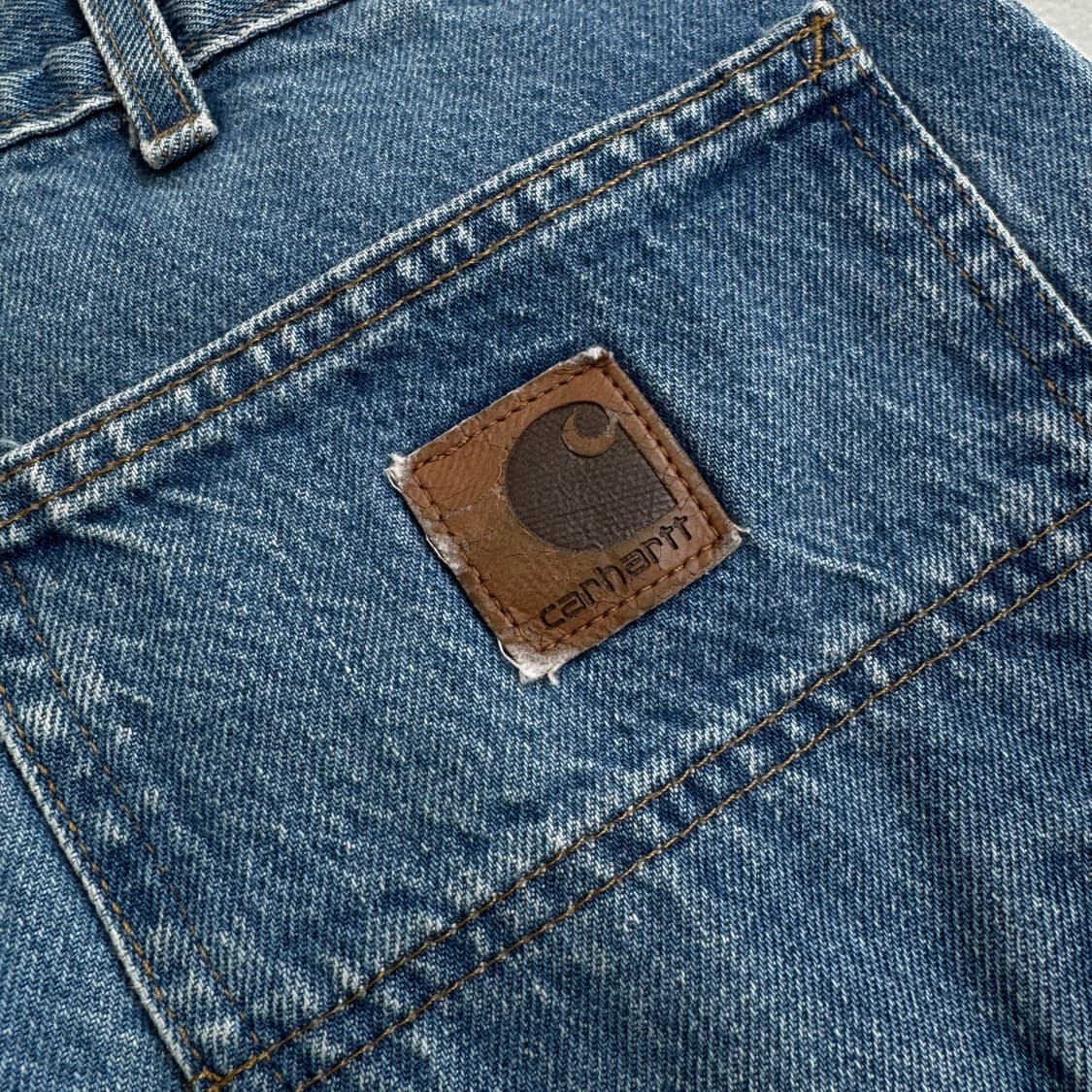 칼하트 OG 가죽패치 카펜터 워크 와이드 데님팬츠 상품이미지7