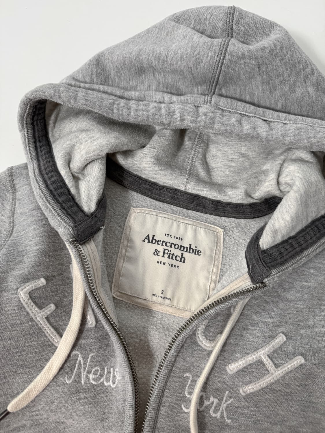 아베크롬비 00‘s 그레이 패치로고 스웻 후드집업 상품이미지3