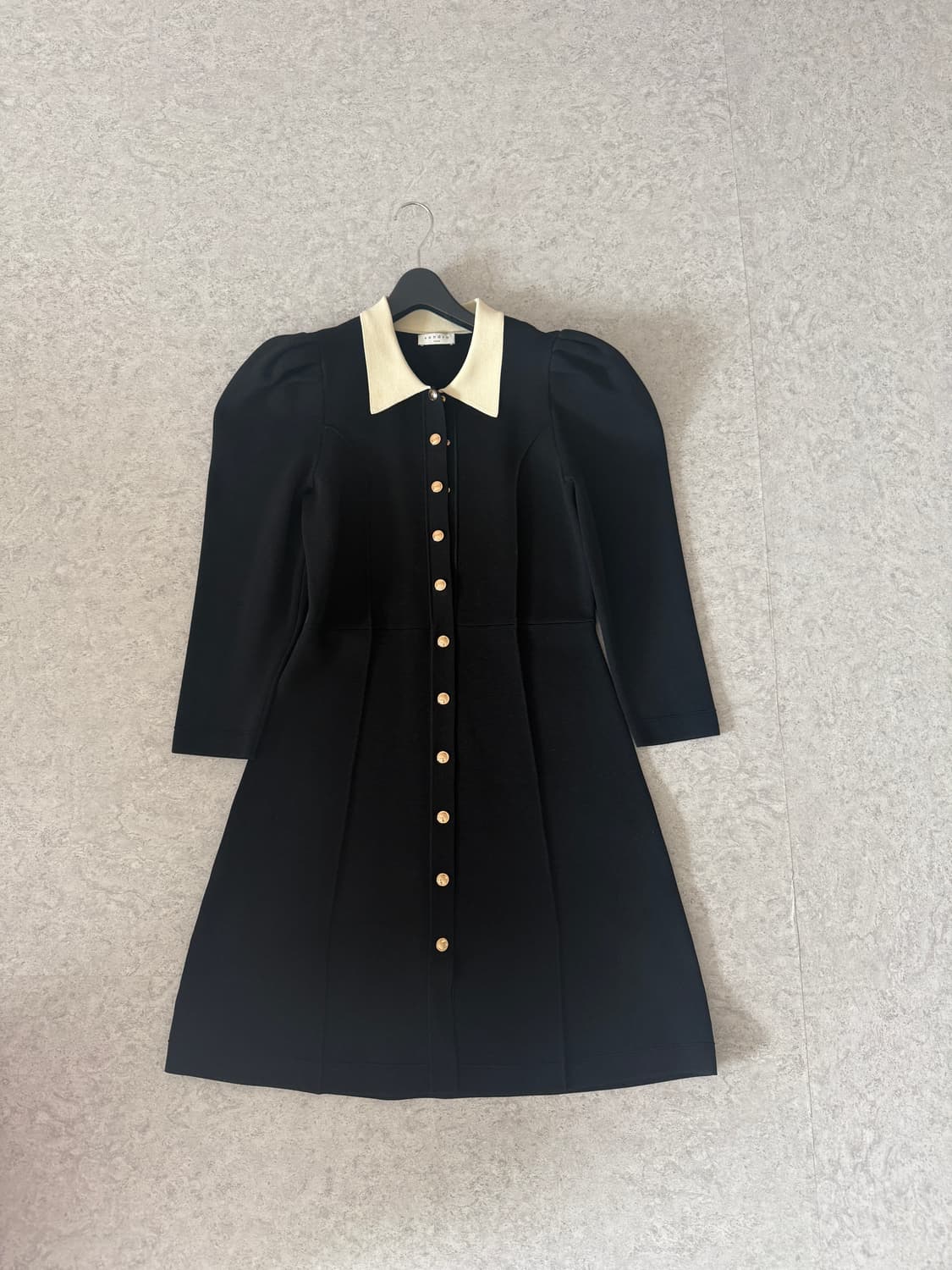 산드로 퍼프숄더 금장버튼 원피스 상품이미지3