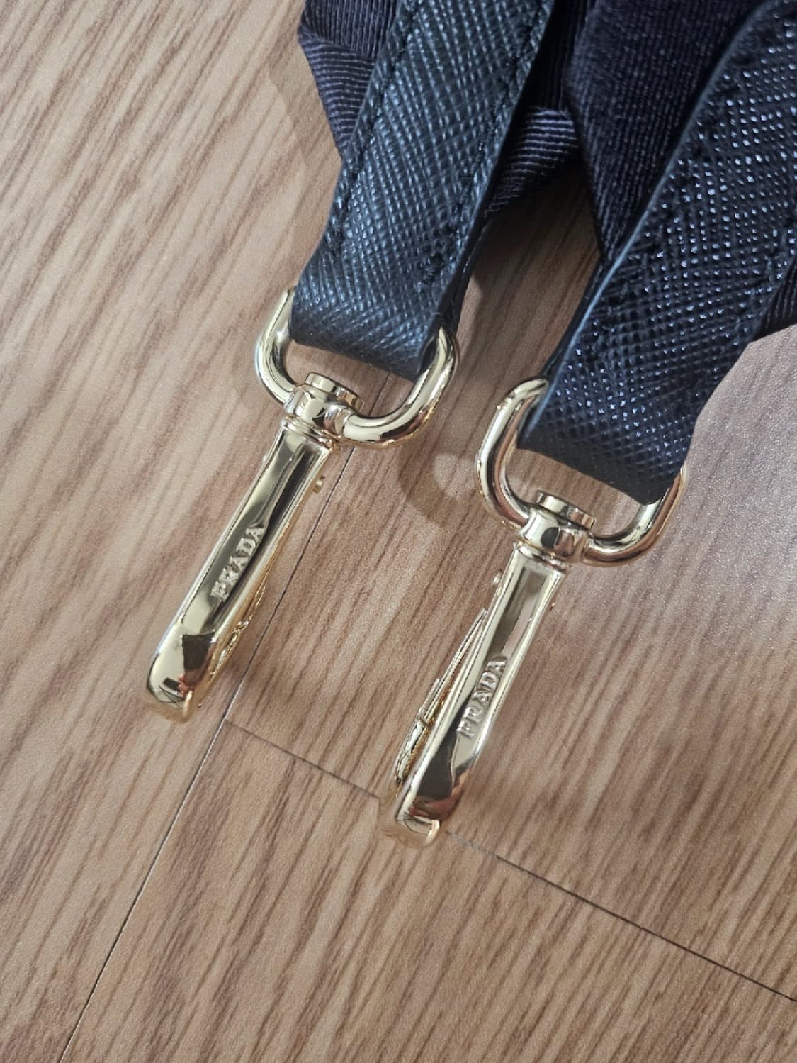 프라다 리에디션 사피아노 가죽백 상품이미지7