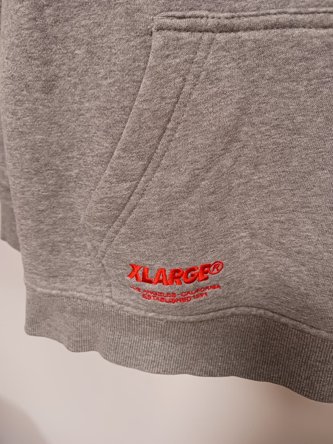 뉴어라×엑스라지 콜라보 후드티셔츠 상품이미지3