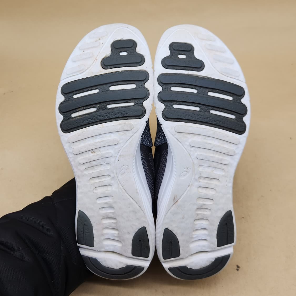 아식스  나이트퓨즈2 여성런닝화240  상품이미지3