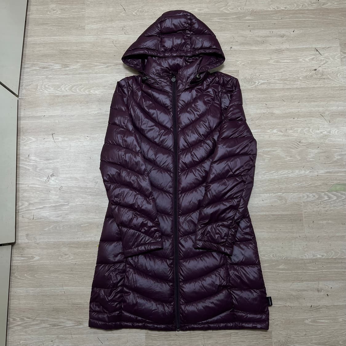 캘빈클라인 여성 프리미엄 덕다운 경량 롱패딩 점퍼 [와인] M/95 상품이미지1