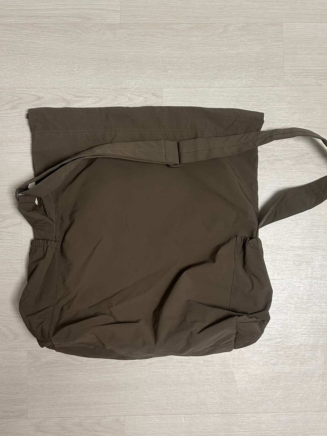 유니클로 드로우 스트링 숄더백 56 OLIVE 상품이미지5