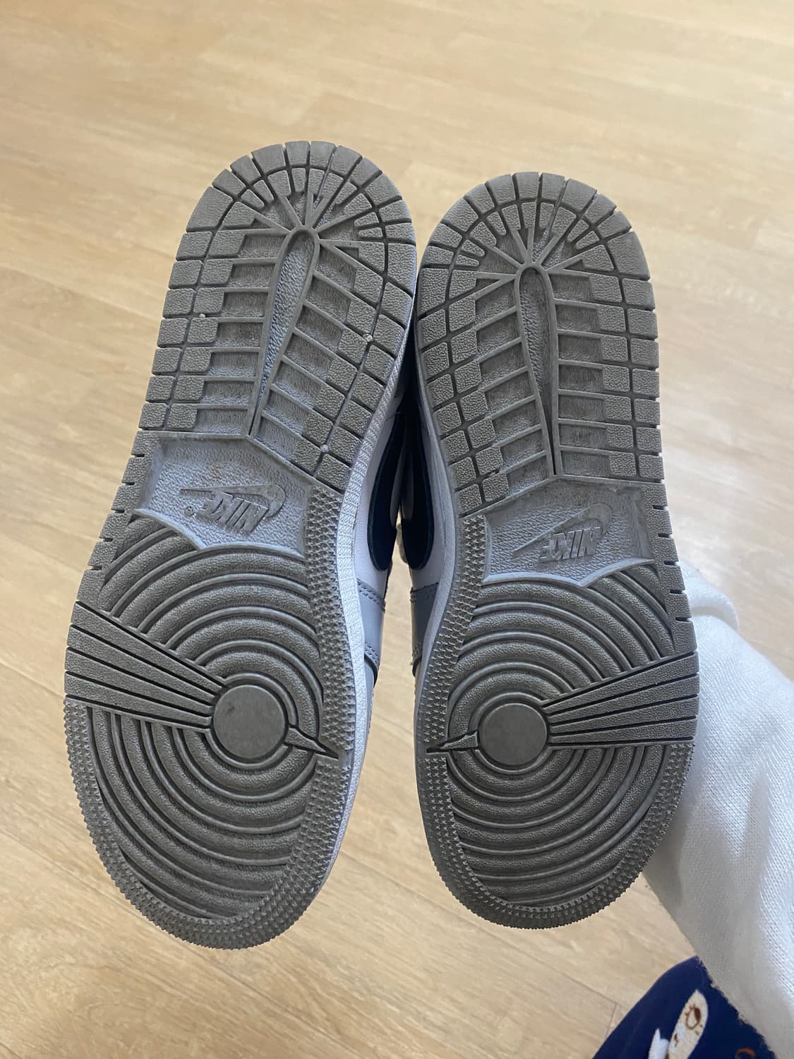 조던 1 레트로 로우 OG 울프 그레이 앤 화이트 상품이미지4