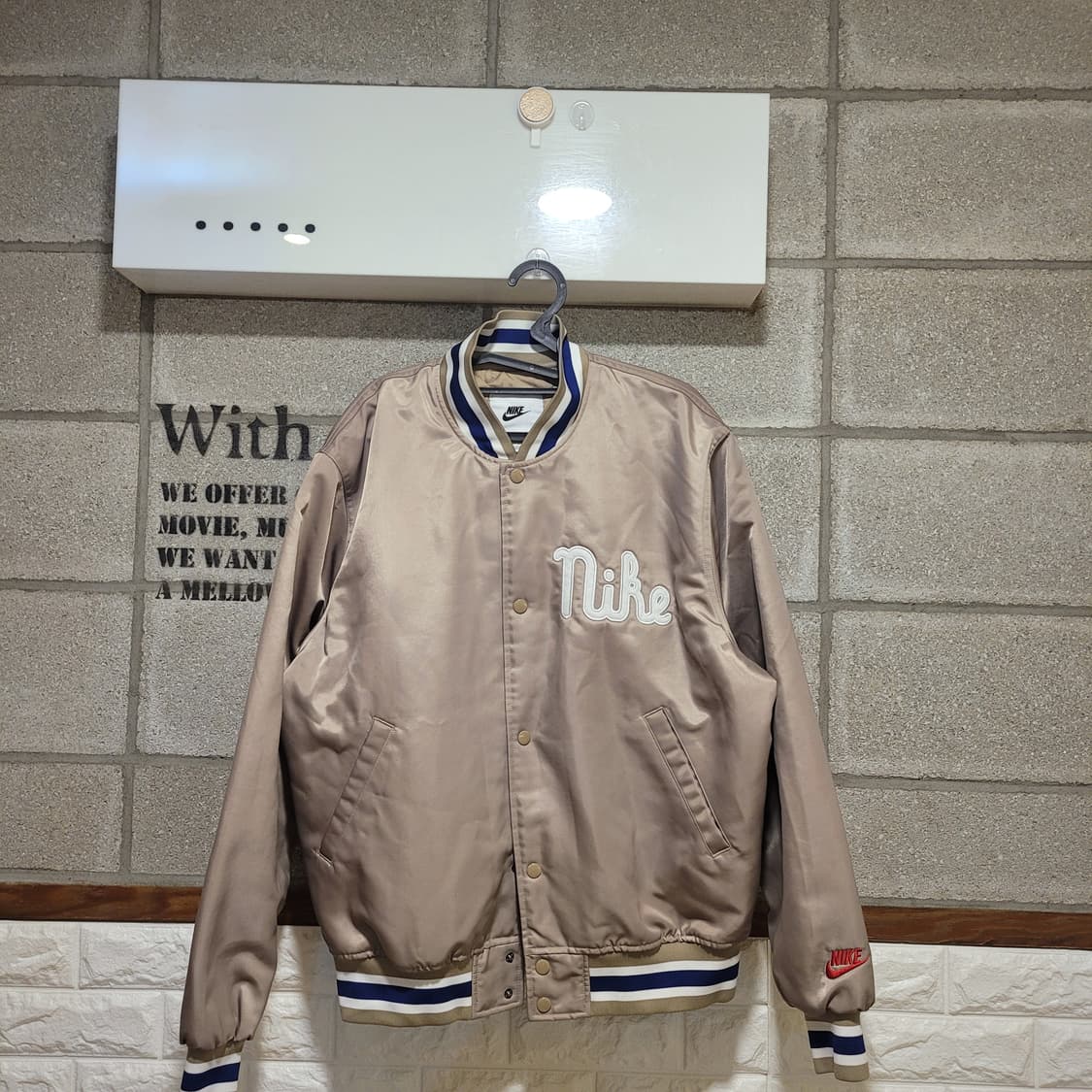 나이키 덕아웃 새틴 바시티자켓 L 상품이미지1