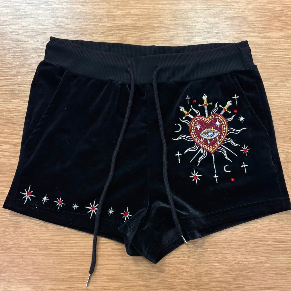 벨벳 자수 하트 블랙 펑키 반바지  쇼츠  상품이미지4