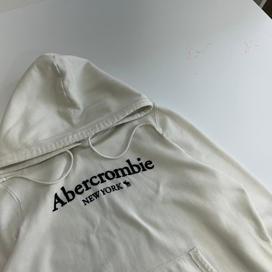 Abercrombie 아베크롬비 다크네이비 로고 화이트 후드티  상품이미지4