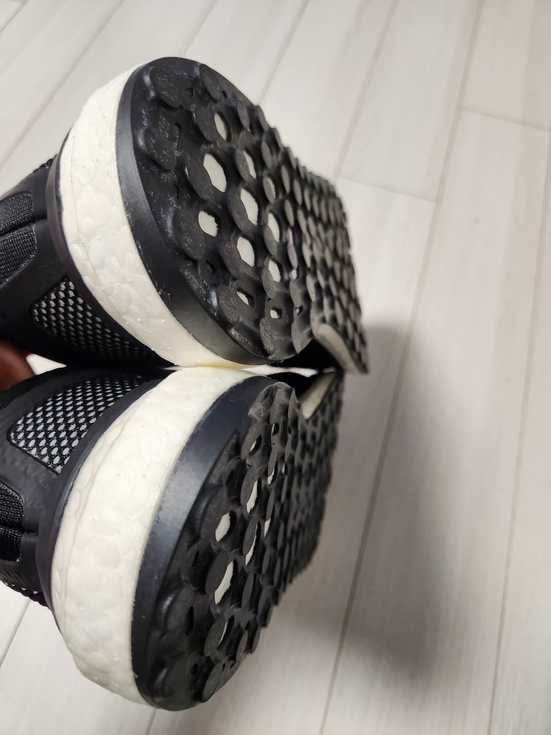 새상품급) 아디다스 운동화 리스판스 CQ0020 러닝화 사이즈240

러 상품이미지7