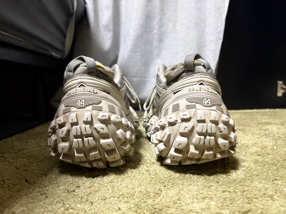 발렌시아가 디펜더 44 베이지 상품이미지3