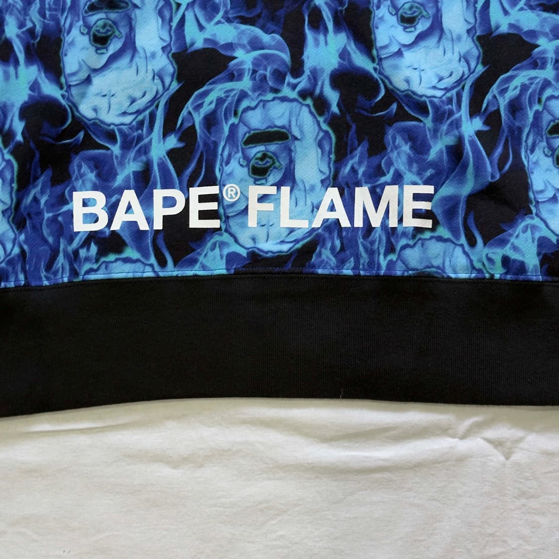 베이프 플레임 사루 맨투맨 상품이미지10