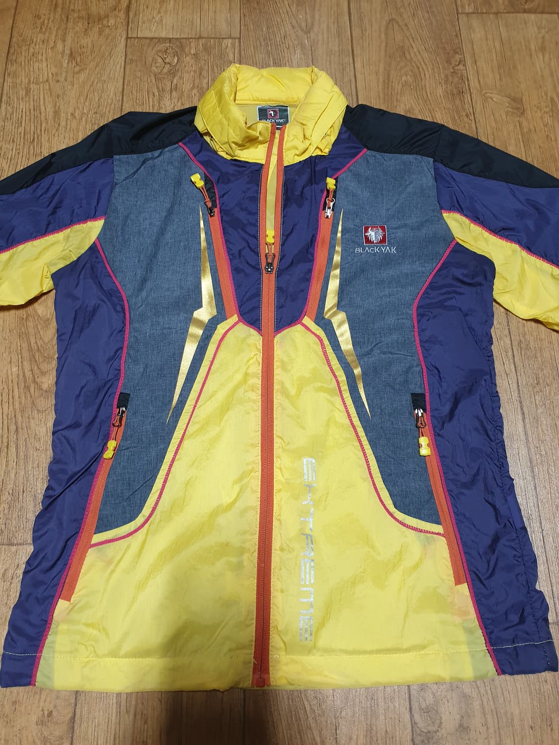 1060 블랙야크 아웃도어 바람막이 95~100 사이즈입니다 상품이미지1