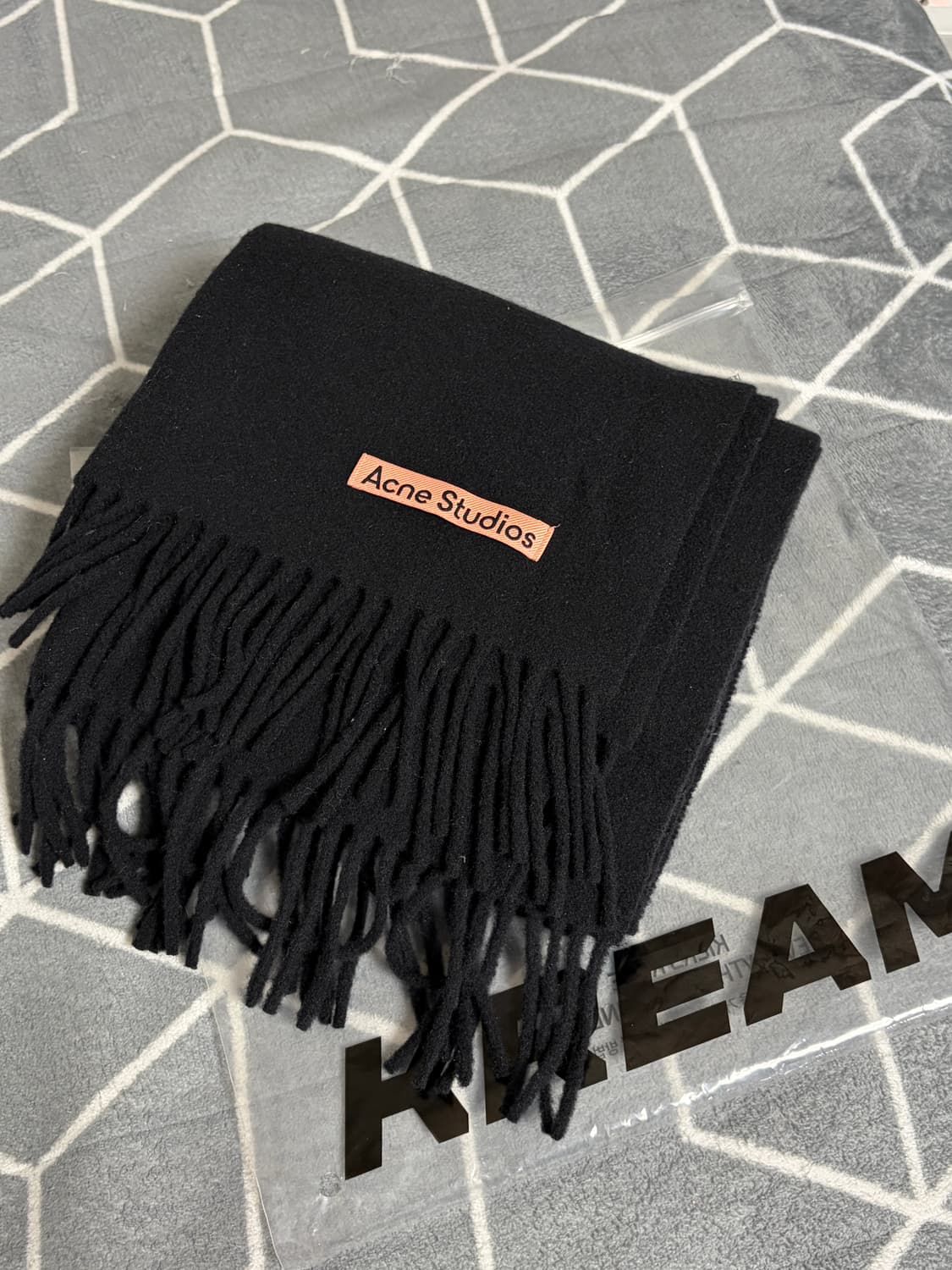 아크네 스튜디오 울 프린지 머플러 블랙 상품이미지1