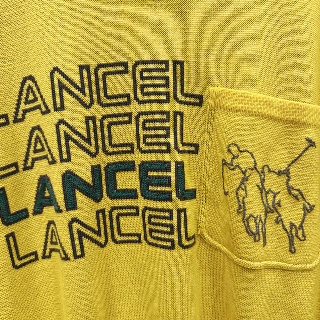 란셀 라운드넥 긴팔 니트 레터링 배색 어깨 포켓 디테일 옐로우 상품이미지6