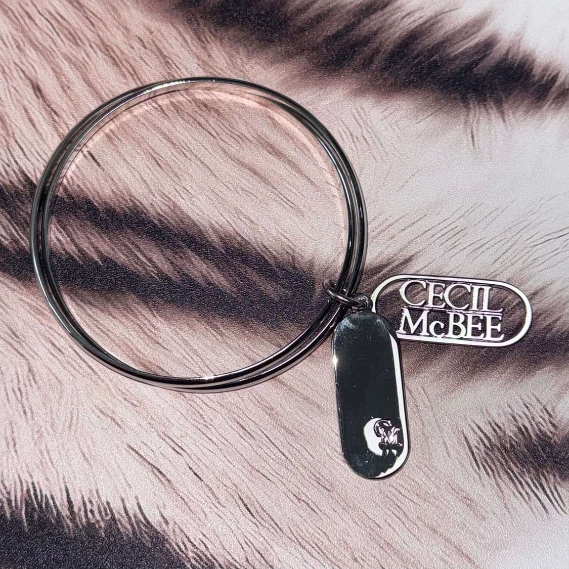 Cecil McBee 세실맥비 로고 갸루 실버 레터링 뱅글 팔찌 상품이미지2